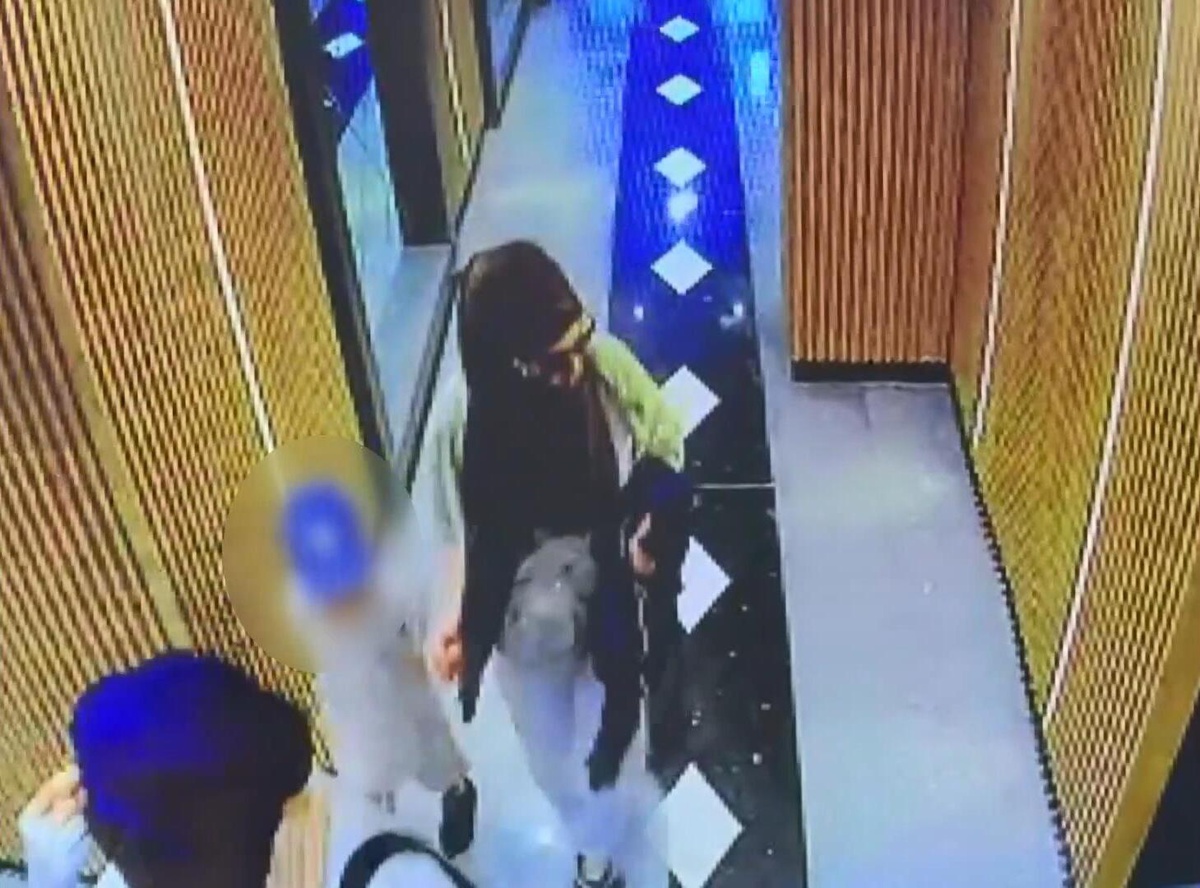 Avcılar\'da 3 kadın levyeyle daire kapısını açtı, eve geleni fark edince kaçtı