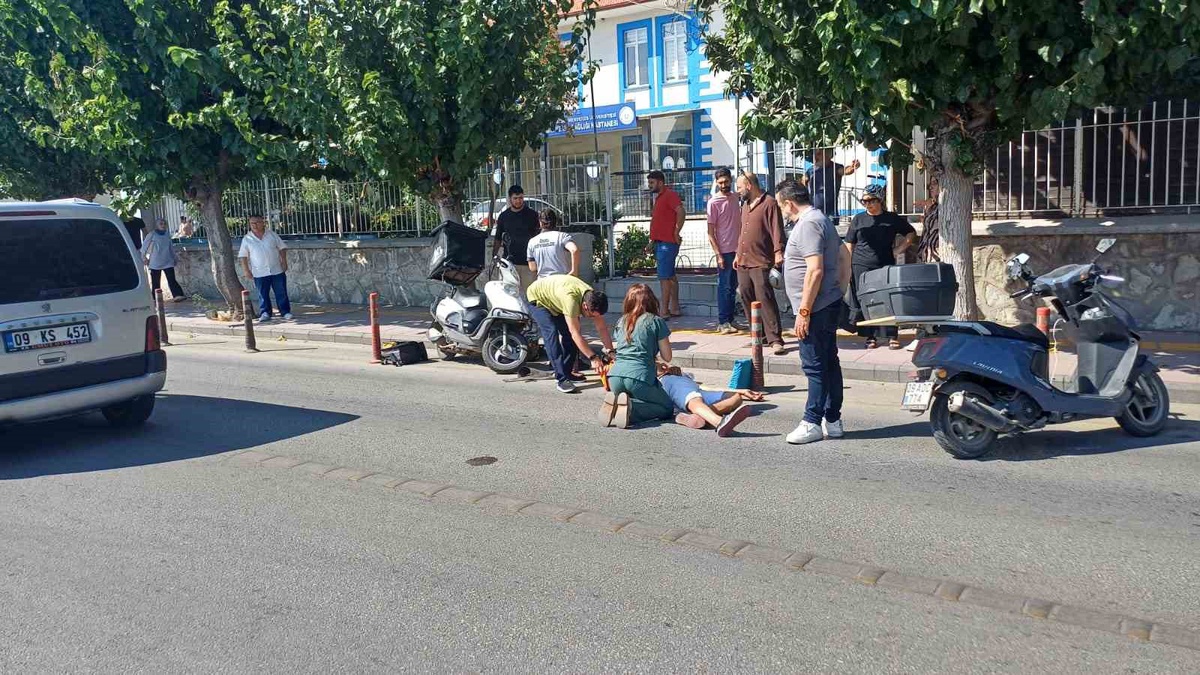 Aydın Efeler\'de kamyonet yola çıkınca motosiklet dubalara çarptı, 1 kişi yaralandı