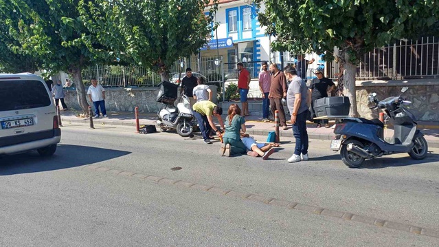 Aydın Efeler'de kamyonet yola çıkınca motosiklet dubalara çarptı, 1 kişi yaralandı