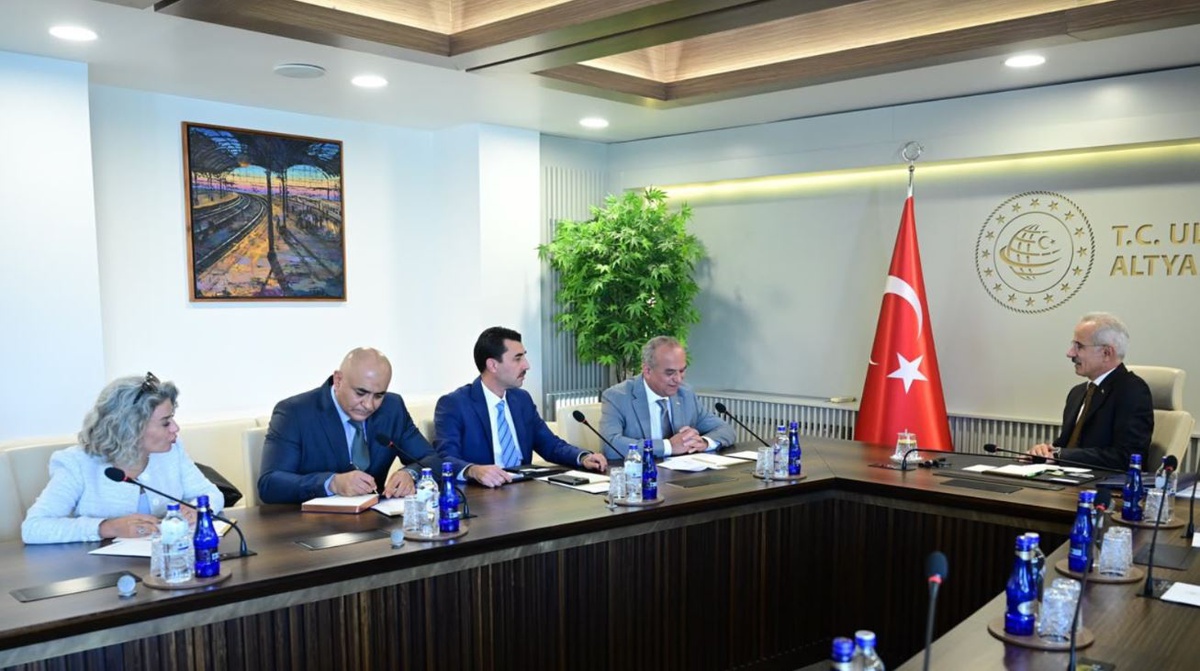 Bakan Uraloğlu, Tacikistan Büyükelçisi İmomi\'yi ulaştırma iş birliği için ağırladı