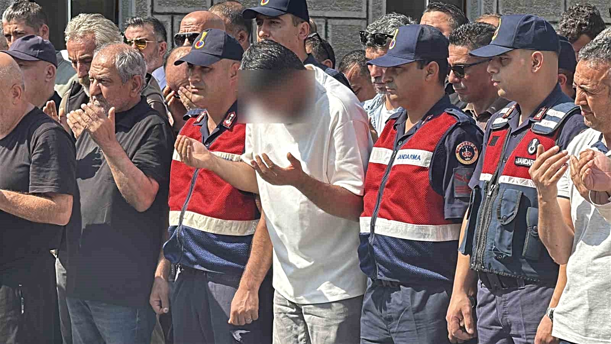 Bartın Amasra\'da annesini kaybettiği kazada ağır yaralanan 3 aylık bebek defnedildi