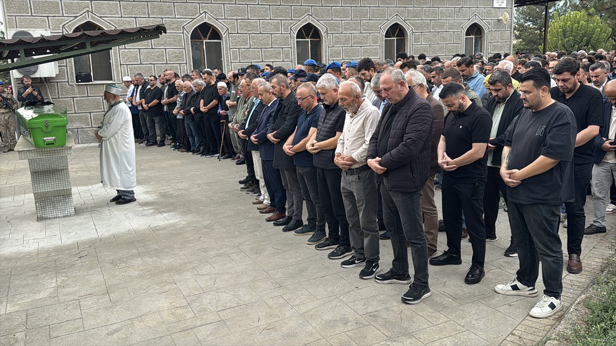 Amasra kazasında yaşamını yitiren 3 aylık bebeğin cenazesine tutuklu baba da katıldı