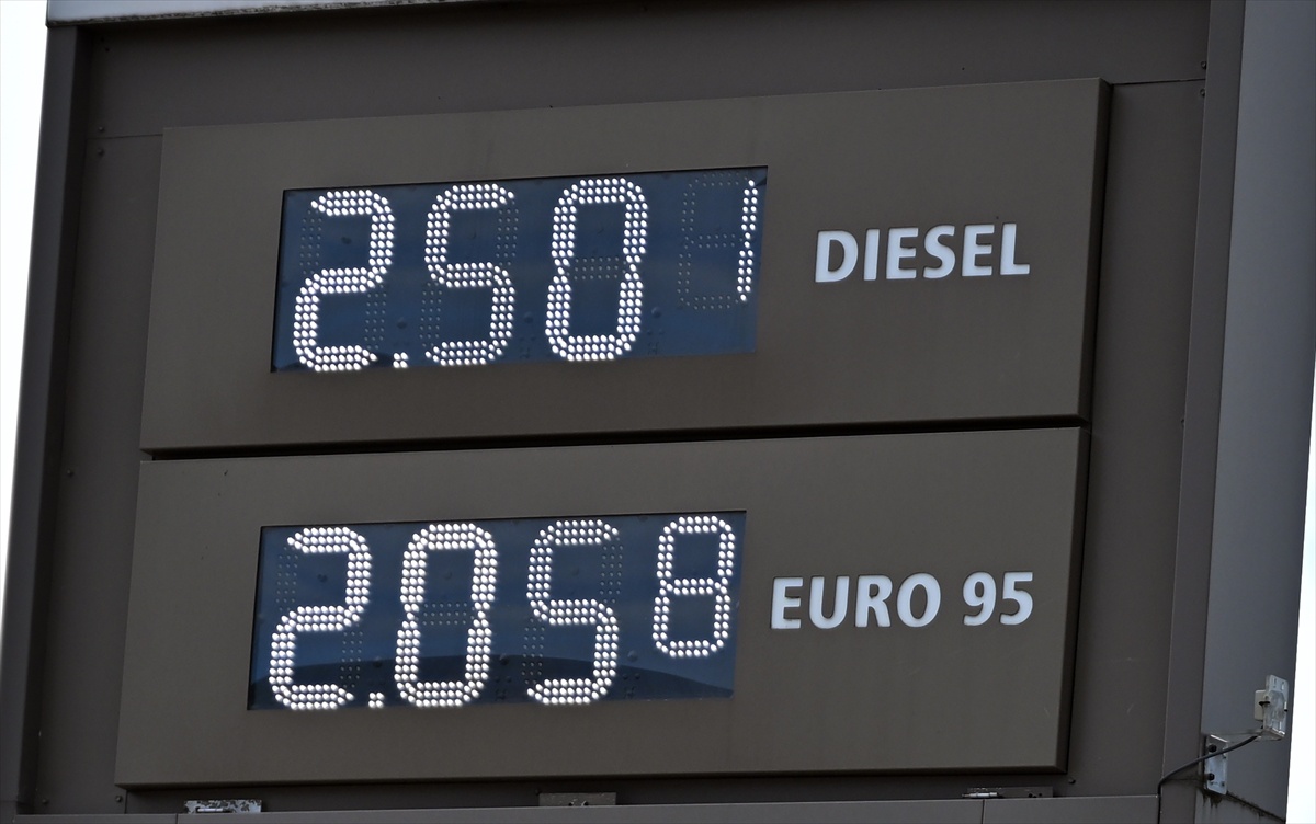 Belçika\'da dizel litre fiyatı 2,501 avroya çıkarak 9 Nisan rekorunu geçti