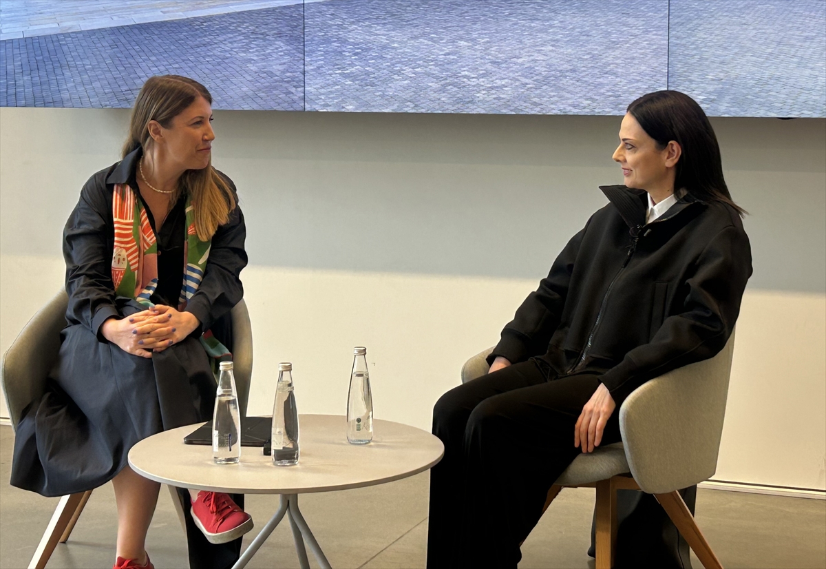 Bettina Pousttchi İstanbul Modern\'de bariyerlerin özgürlük-güvenlik dengesini anlattı