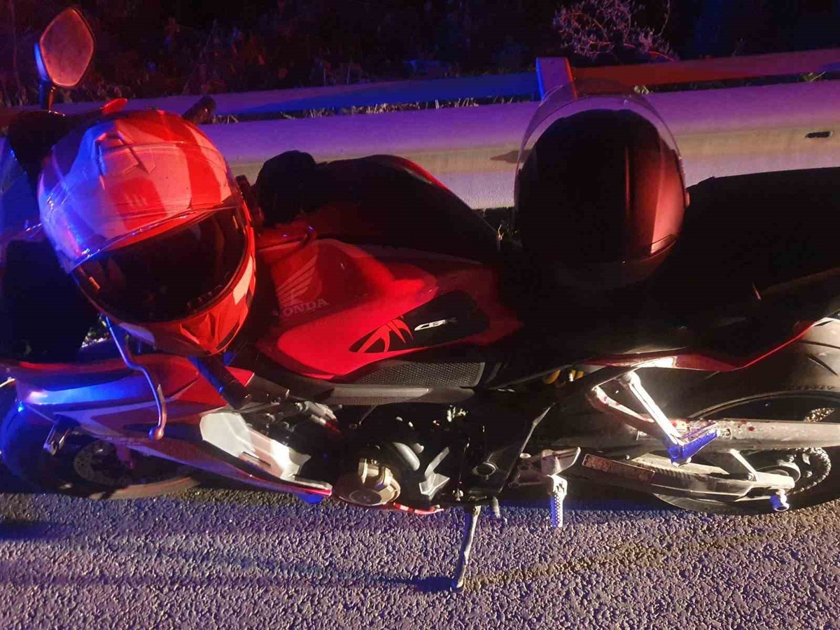 Bilecik Pazaryeri\'de bariyere çarpan motosiklette 2 kişi hafif yaralandı