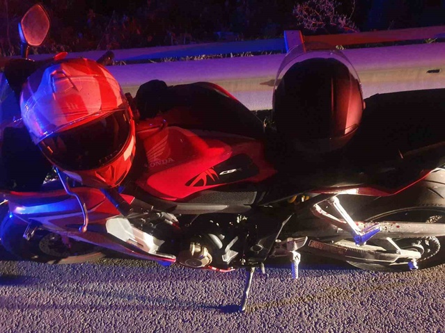 Bilecik Pazaryeri'de bariyere çarpan motosiklette 2 kişi hafif yaralandı