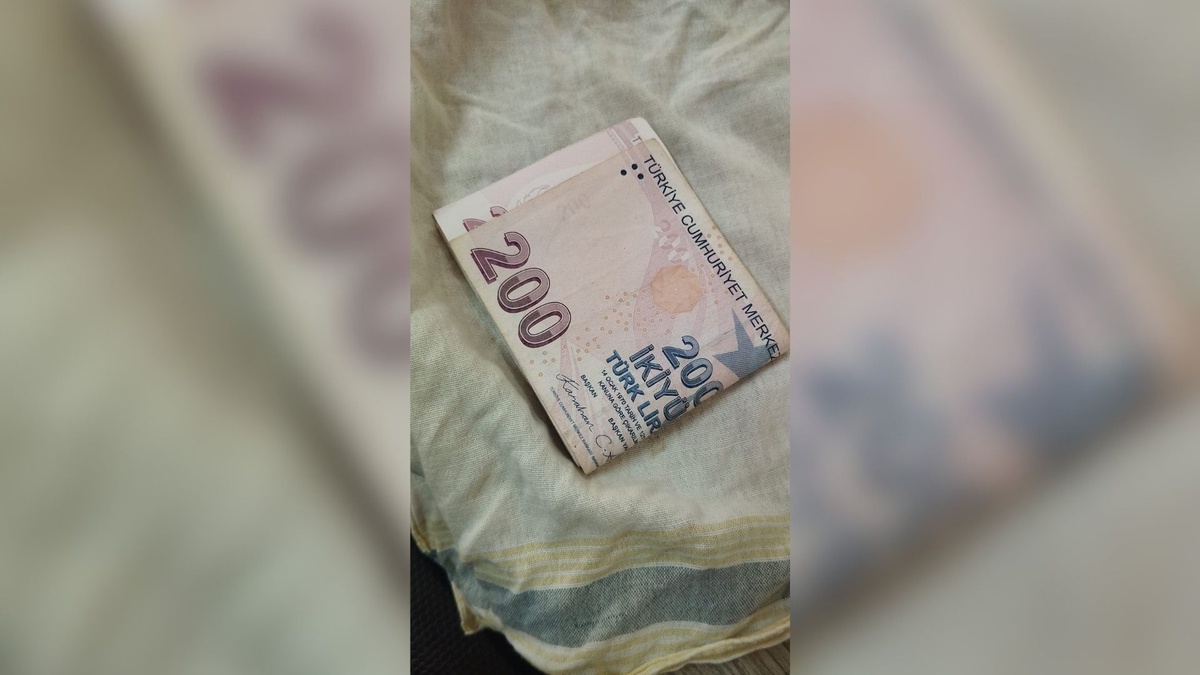 Bilecik\'te pazar esnafı, bulduğu 2 bin lirayı sahibine ulaştırdı