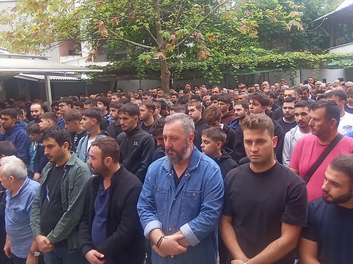 Orhangazi\'deki kazada yaralanıp hayatını kaybeden 19 yaşındaki sürücü defnedildi