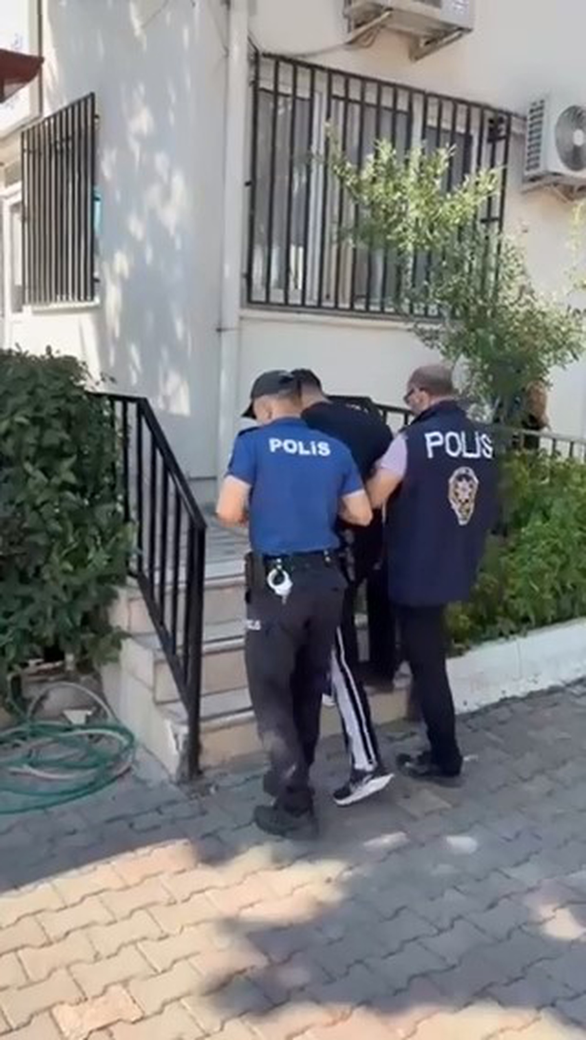 Bursa İznik\'te aranan 3 hükümlü yakalanıp cezaevine teslim edildi