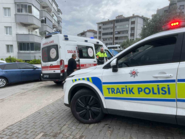 Bursa Mudanya'da önüne araç çıkan kurye kaygan yolda savrularak yaralandı