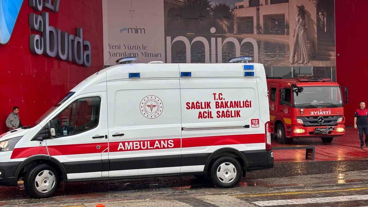 Çanakkale\'de 17 Burda AVM\'deki yangın söndürüldü, ölen ya da yaralanan olmadı