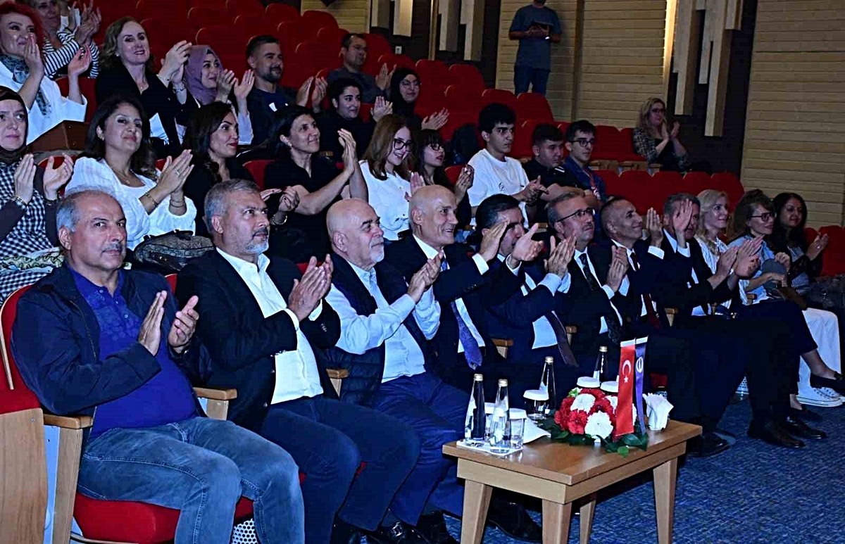 Anadolu Mektebi, Cengiz Dağcı\'yı Eskişehir\'de vefatının 15. yılında konserle andı