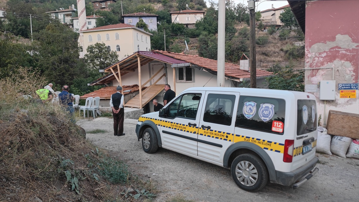 Çorum Oğuzlar\'da polis kapıyı kırarak eve girdi, 86 yaşındaki kişi evinde ölü bulundu