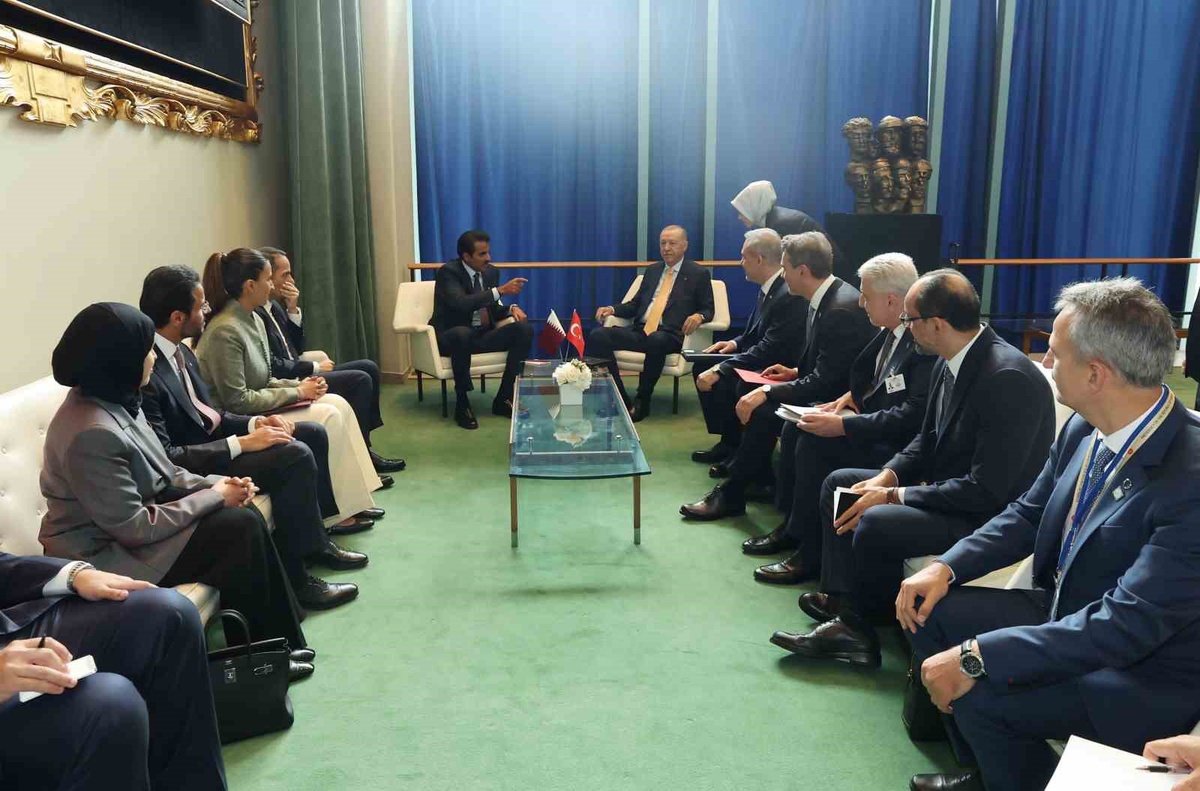 Cumhurbaşkanı Erdoğan, Katar Emiri Al Thani ile görüştü