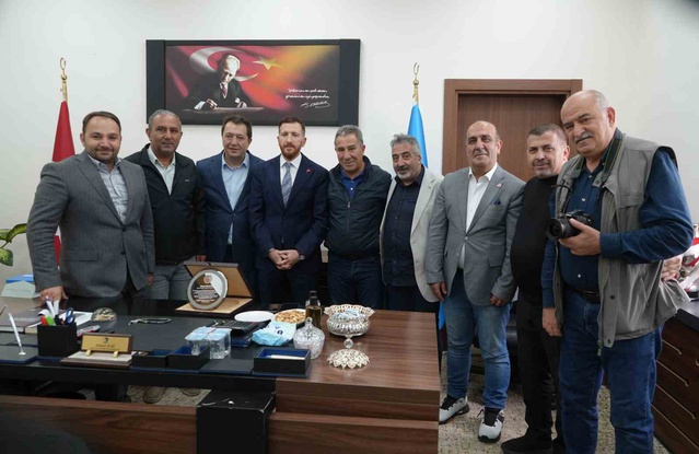 Erzurumspor Başkanı Dal'a Süper Lig'e çıkarma plaketini DAGC takdim etti
