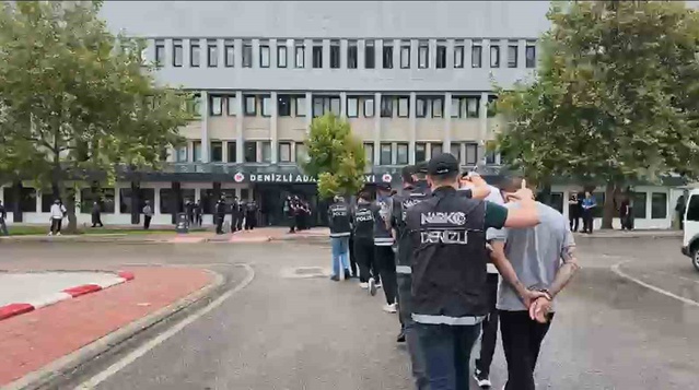 Denizli'de sokak satıcılarına operasyon düzenlendi, 13 şüpheliden 12'si tutuklandı