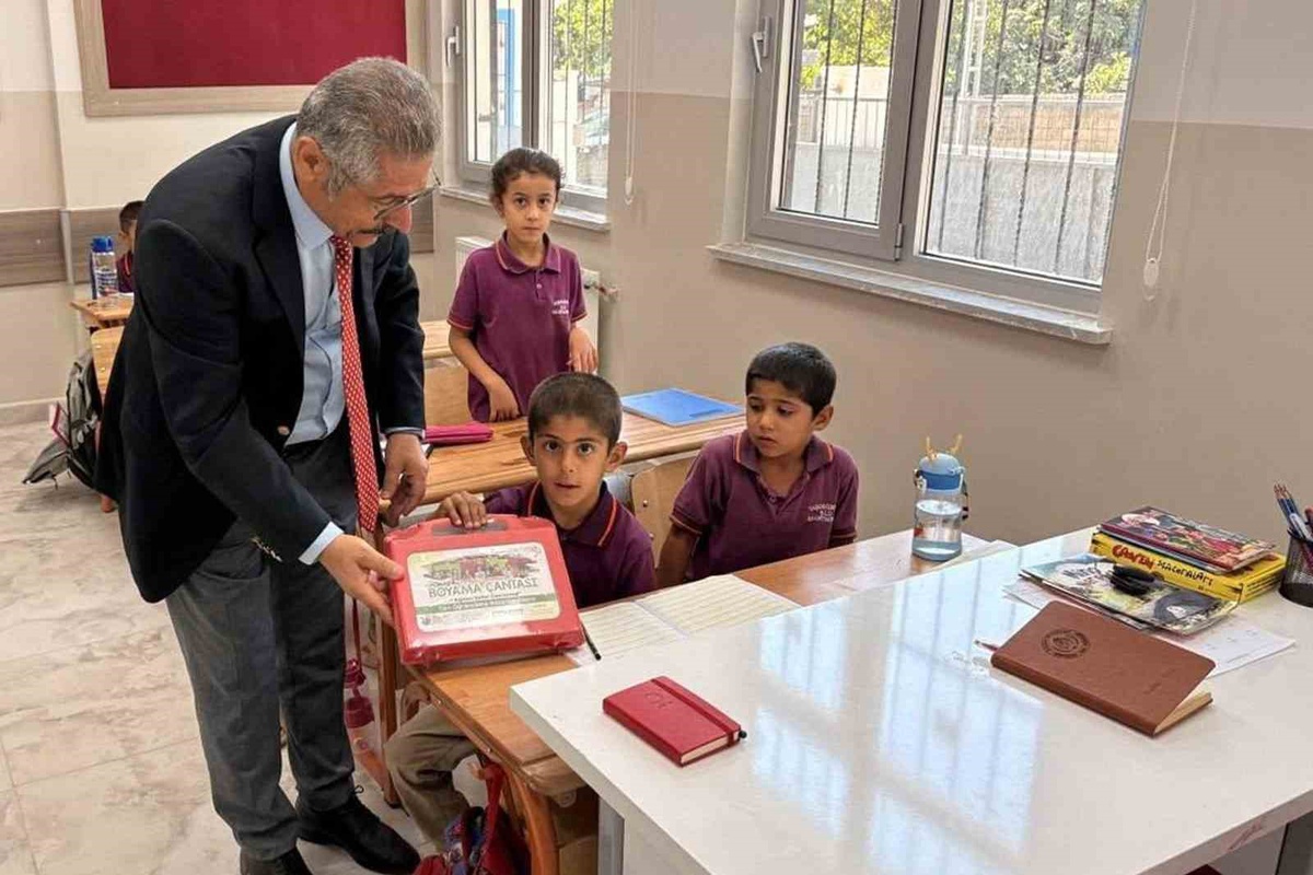 6 Şubat depremlerinde yıkılan Araban Küçüklü İlkokulu 30 öğrenciyle yeniden açıldı