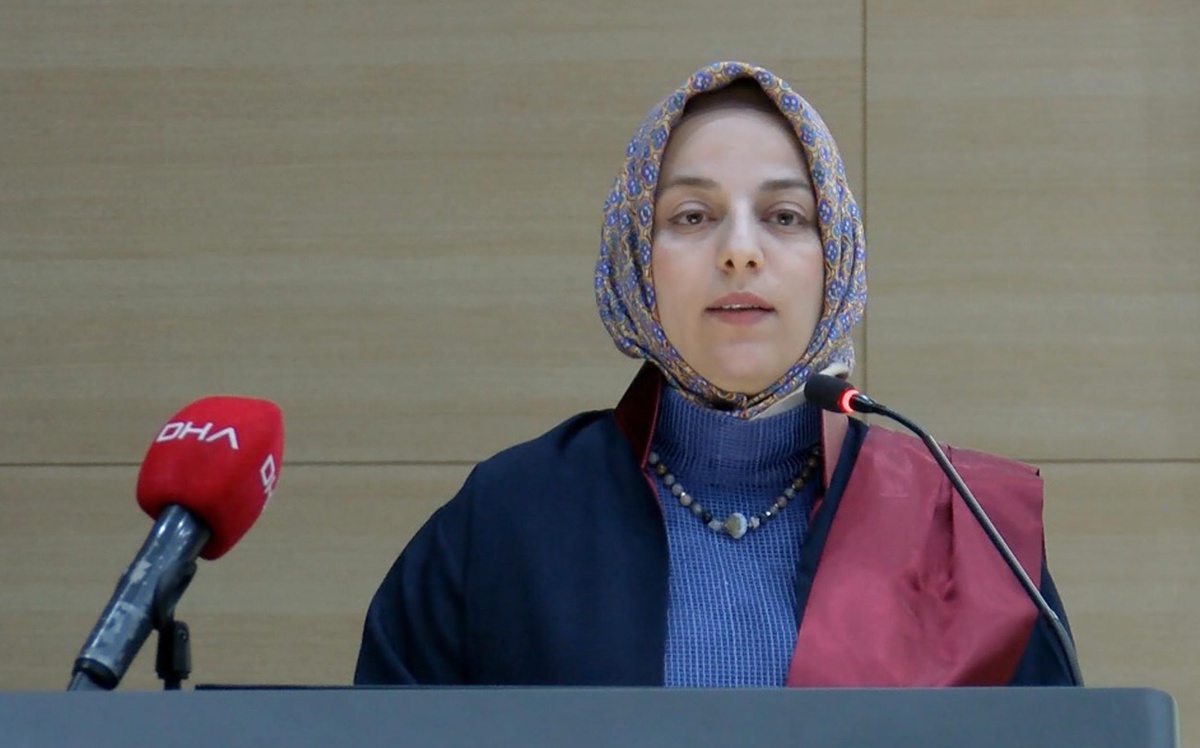 Doç. Dr. Uygur, kumarın uyuşturucu bağımlılığıyla aynı başlıkta olduğunu söyledi