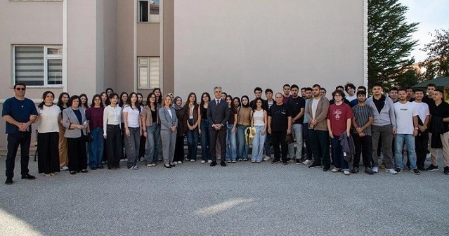 EBYÜ Rektörü Kuyrukluyıldız, tıp birinci sınıf öğrencileriyle bir araya geldi
