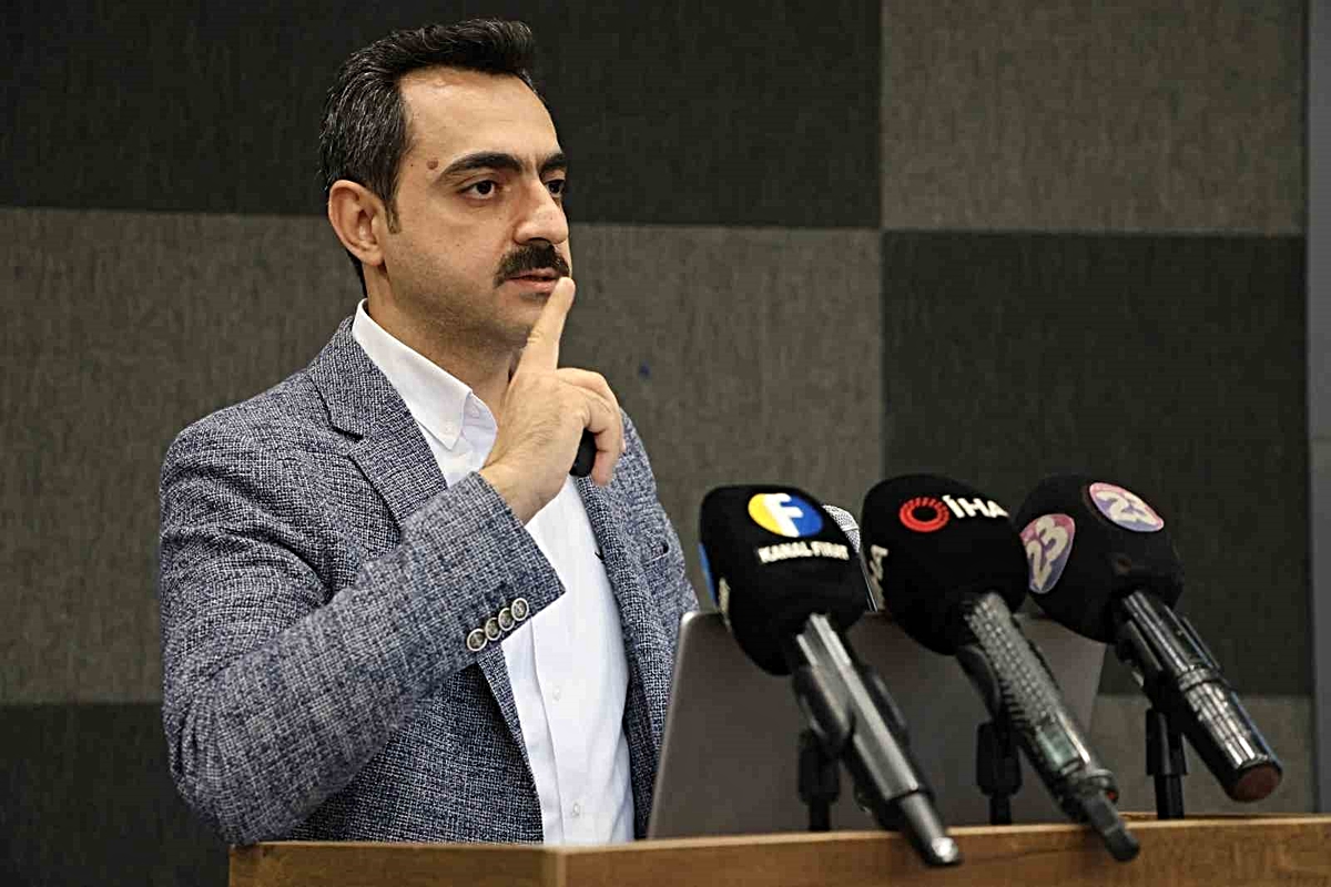 Eczacı Oğuzhan Tatar, yapay zekaya teşhis koydurmanın hayati risk taşıdığını söyledi