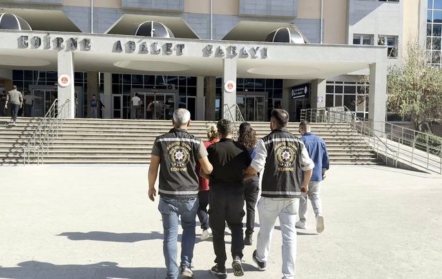 Edirne'de firari anne-oğul yakalandı! İkisinin toplam cezası 31 yıldan fazla