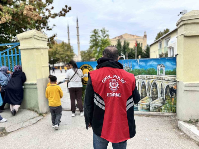 Edirne Emniyet Müdürlüğü 147 okulda 64 görevli, 38 motorize ekip görevlendirdi