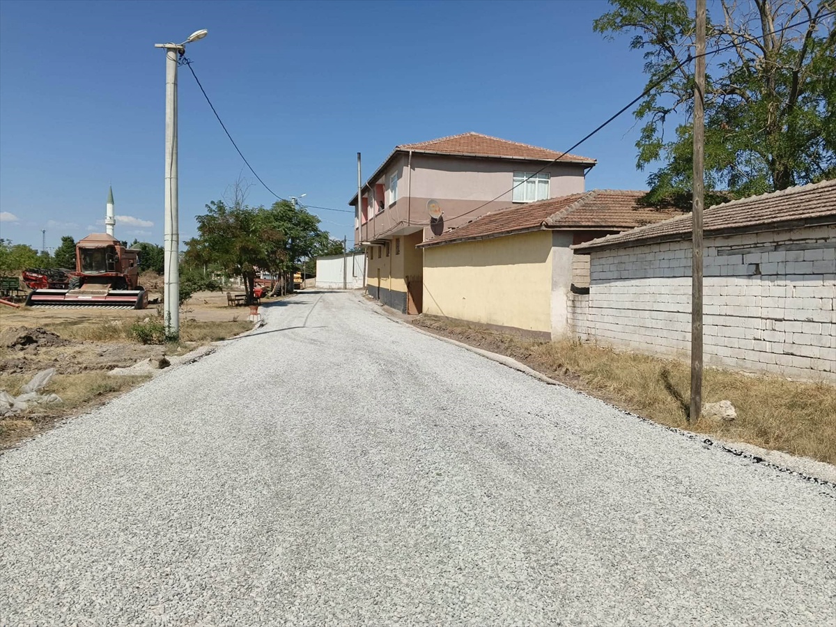 Edirne Havsa\'da Necatiye yolu 2,5 km sathi kaplama ve 700 m sıcak asfaltla yenilendi