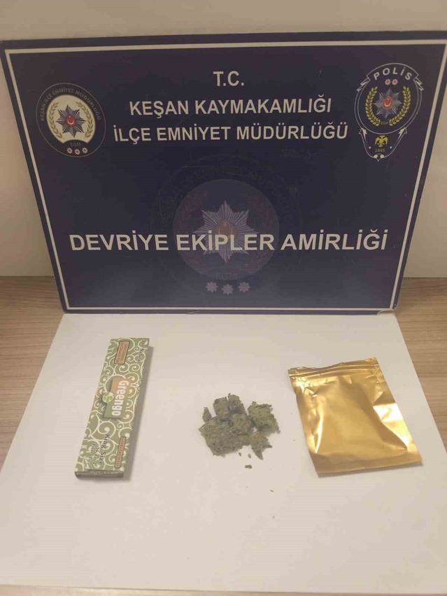 Edirne Keşan'da 2 şüphelinin üzerinde uyuşturucu bulundu, gözaltına alındılar