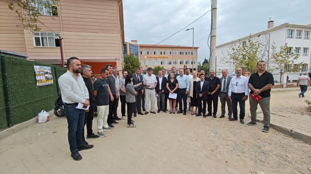 Turgutlu'da okul önünde saldırıya uğrayan öğrenciler için sendikalar tedbir istedi