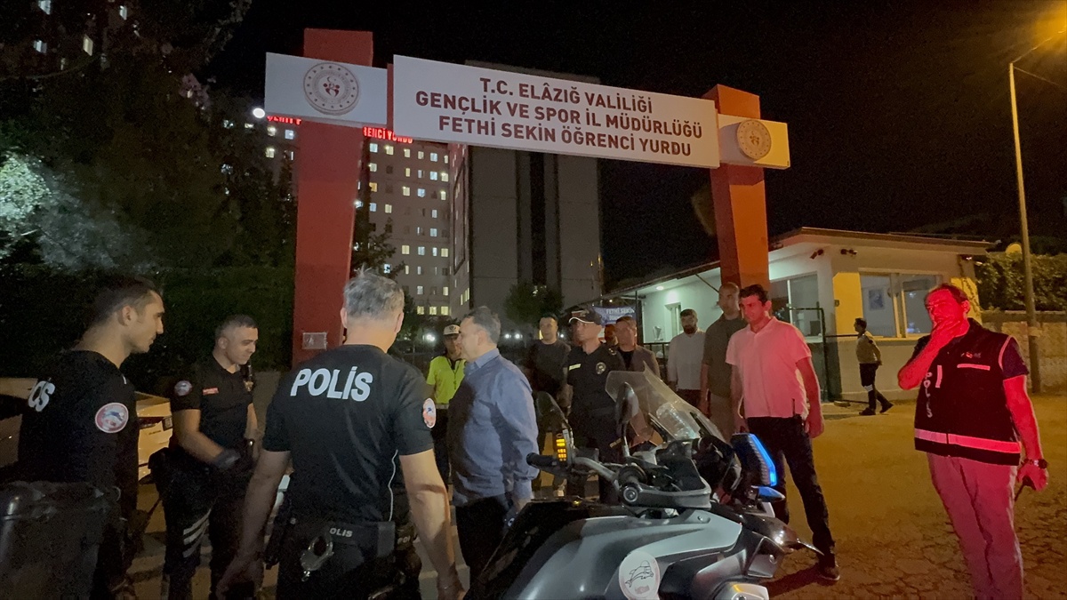 Elazığ\'da polis, öğrenci yurtları ve üniversite çevresinde güvenlik uygulaması yaptı