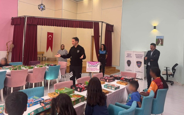 Erzincan'da polis, Sevgi Evleri çocuklarına akıl ve zeka oyunları kursu açtı
