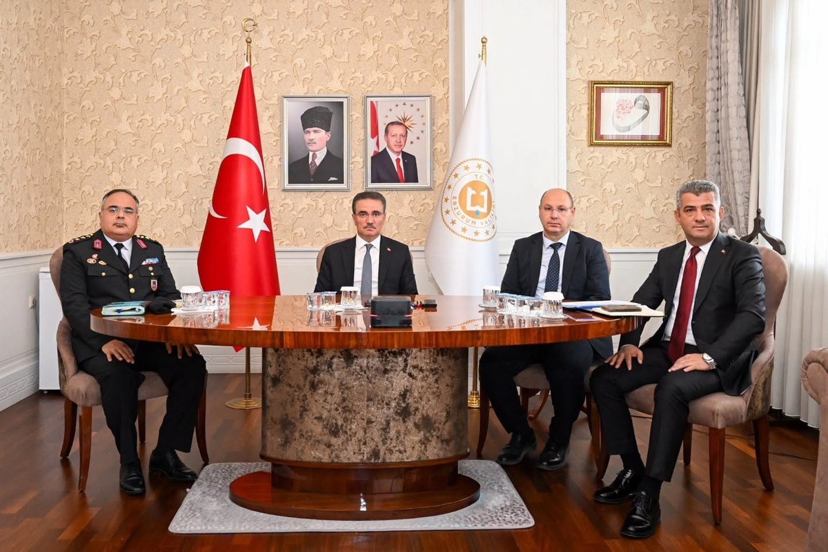 Erzurum Valisi Baruş, Bakanlar Çiftçi ve Tekin\'le okul güvenliği toplantısına katıldı