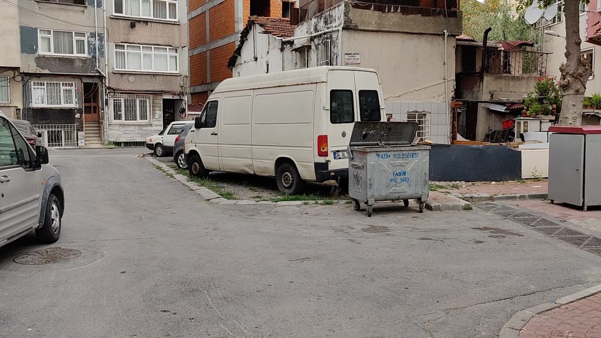 Fatih\'te annesine hakaret iddiasıyla kavgada kalbinden bıçaklanan kişi öldü