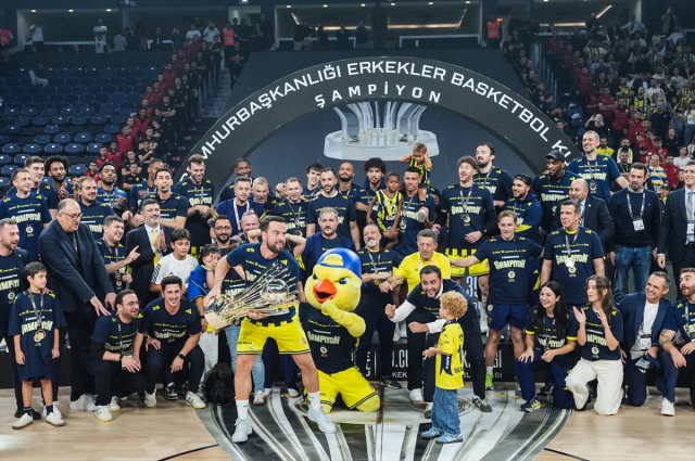 Fenerbahçe Tarfin Erkek Basketbol Takımı, Cumhurbaşkanlığı Kupası'nı aldı