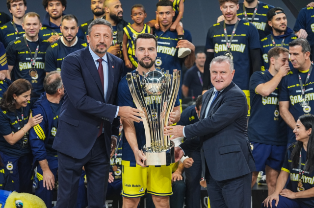 Fenerbahçe Tarfin Erkek Basketbol Takımı, Cumhurbaşkanlığı Kupası'nı aldı