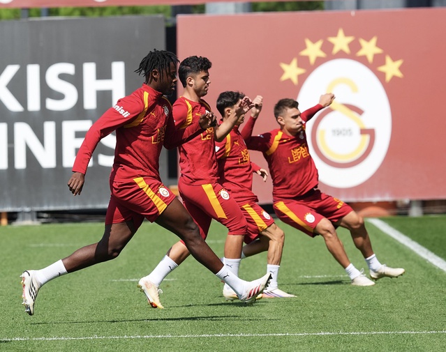 Galatasaray, Kasımpaşa maçı öncesi Kemerburgaz'da çift kale maç yaptı
