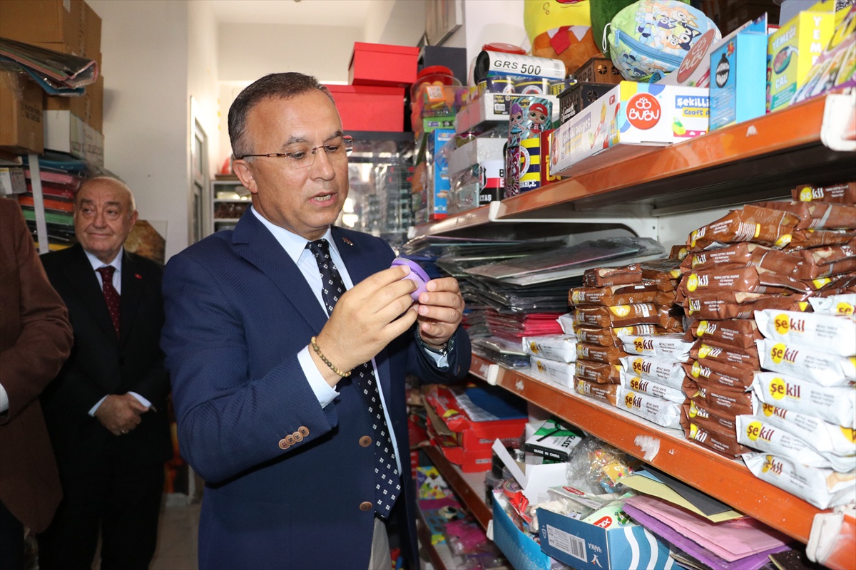 Gaziantep\'te ihtiyaç sahibi öğrencilere kırtasiye desteği devam ediyor