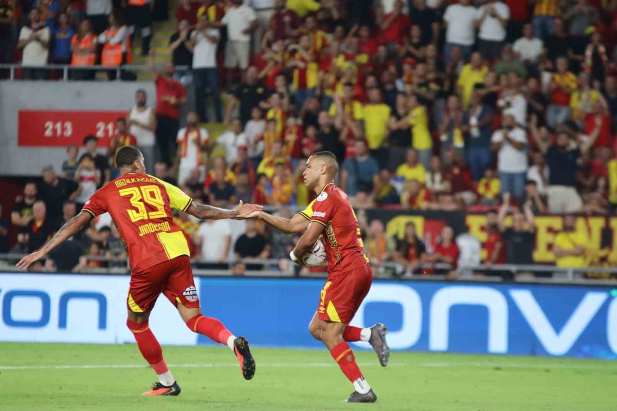 Juan, ilk 6 haftada 347 dakikada 4 gol atarak Göztepe\'nin skor yükünü sırtladı