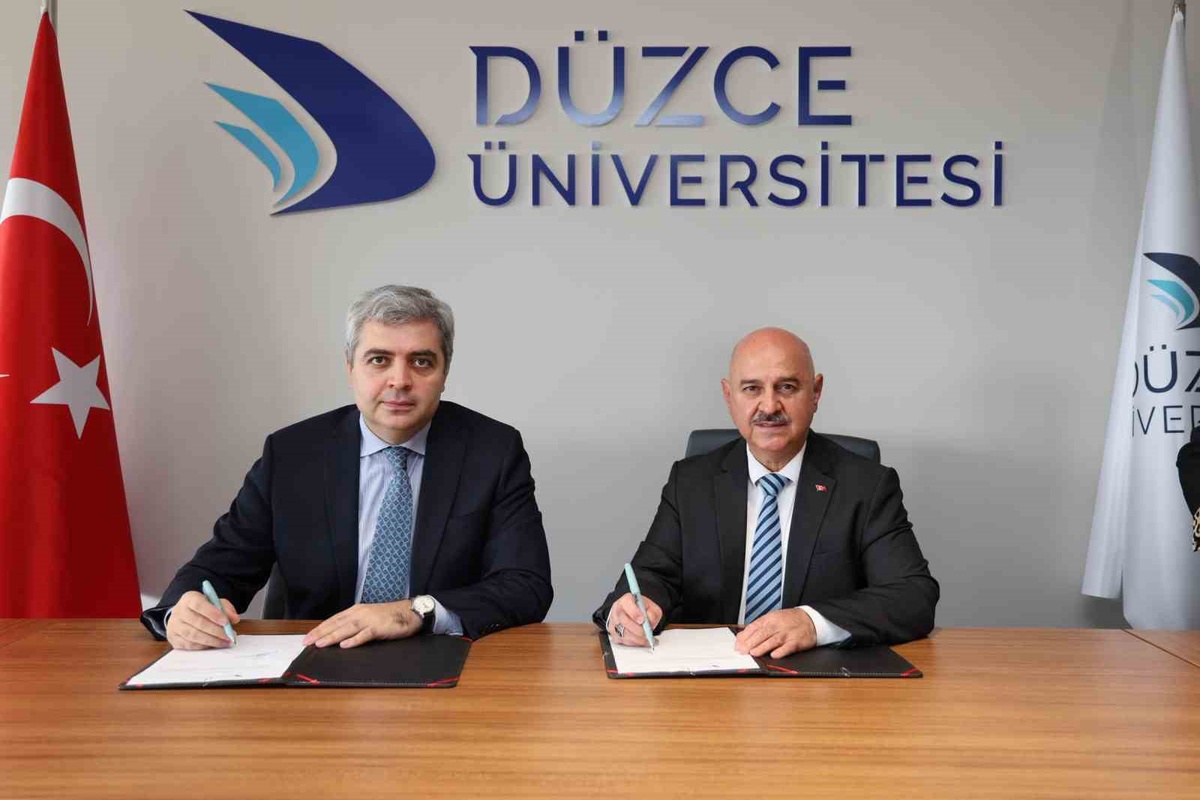 Gürcistan Büyükelçisi Düzce\'de Gürcü Dili yüksek lisansında ilk dersi verdi