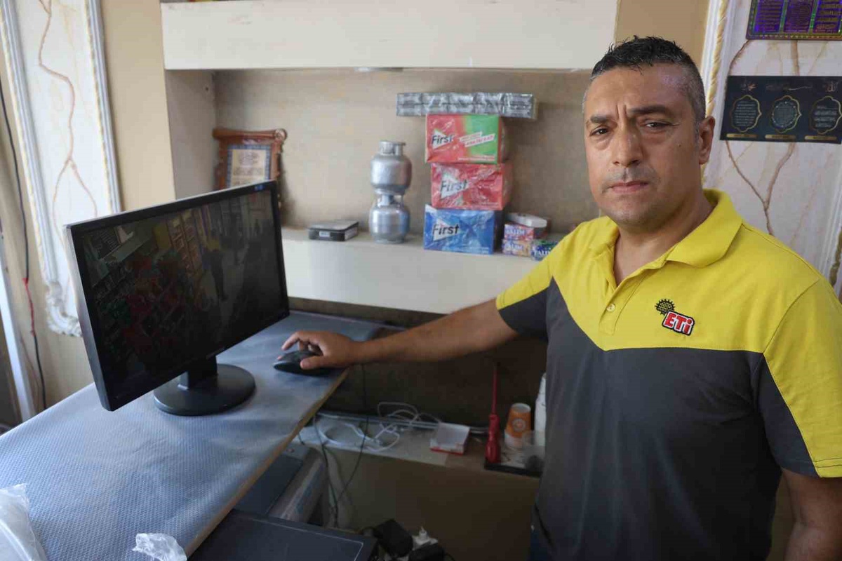 Hatay Antakya\'da boğazına jöle şeker kaçan adamı markette Heimlich manevrası kurtardı