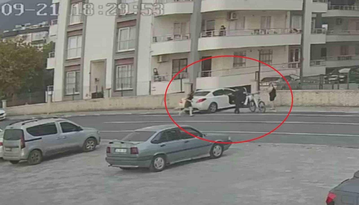 Hatay Payas\'ta geri manevra yapan otomobilin ezdiği 4 yaşındaki çocuk ağır yaralandı