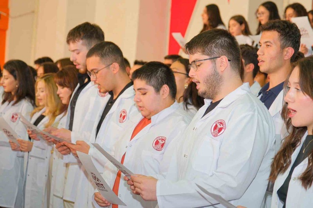 Hitit Üniversitesi Tıp Fakültesinde 139 öğrenci beyaz önlük giyme töreninde buluştu