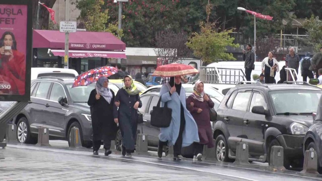 Meteoroloji uyarısı sonrası İstanbul'da yağış Anadolu Yakası'nda etkili oldu