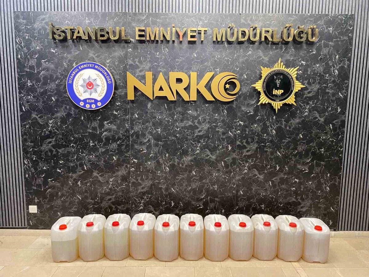 İstanbul\'da narkotik ekipleri tırın yakıt deposunda 224 kilo metamfetamin buldu