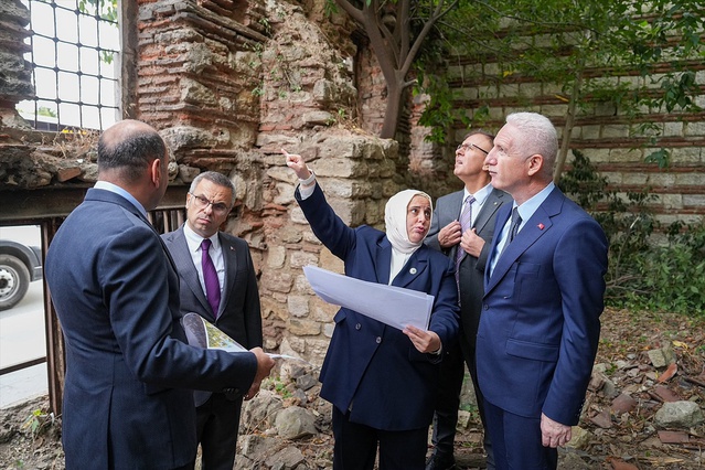 İstanbul Valisi Gül, 300 yıllık Hatice Sultan Sıbyan Mektebi'ni inceledi