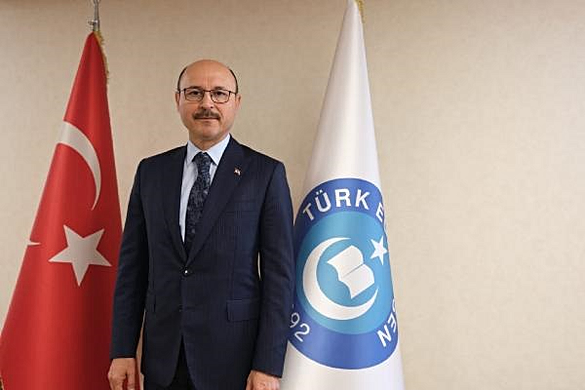 İzmir Bölge İdare Mahkemesi proje okulu öğretmeninin uzatma reddinde yürütmeyi durdurdu