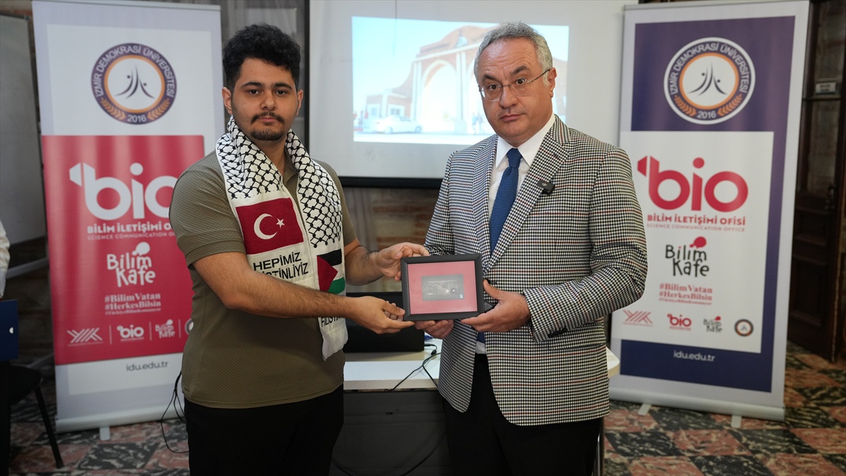 Gazzeli öğrenci, İzmir Demokrasi Üniversitesi söyleşisinde Türkiye\'ye teşekkür etti