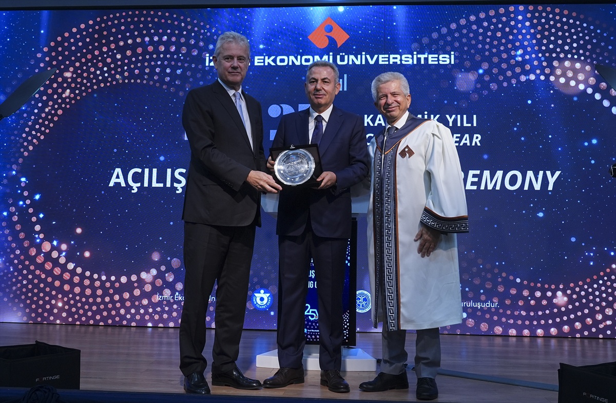 İzmir Valisi Elban, açılışta \'Bize bir şey olmaz\' anlayışının sorun olduğunu söyledi