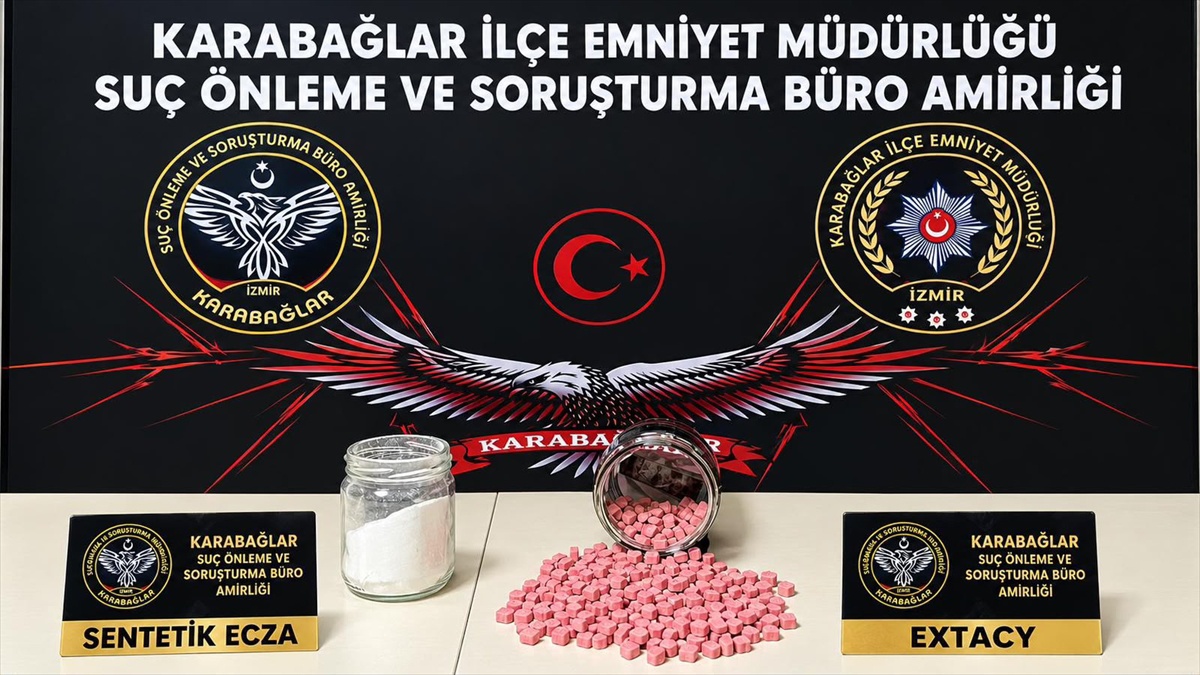 İzmir Karabağlar\'da 250 gram uyuşturucu, 338 hap ele geçirildi; 4 şüpheli tutuklandı
