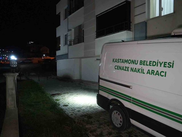 49 yaşındaki kadın, Kastamonu'da 12'nci kattaki balkondan düşerek hayatını kaybetti.